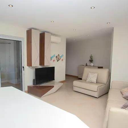Apartment Luamar *